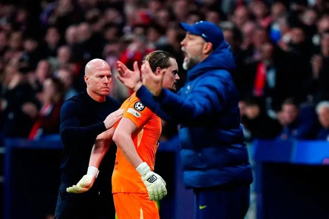 kaiyun-23岁生日前，出身门将世家的他收到了足以毁掉职业生涯的“礼物”|金斯基|热刺|图多尔|欧冠|捷克_新浪体育_新浪新闻