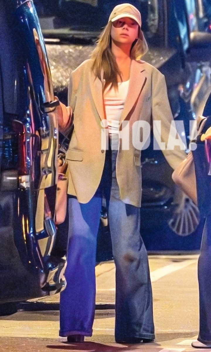 开云体育官网-姆巴佩被拍到与绯闻女友乘车回家，两人曾在巴黎一同入住豪华酒店