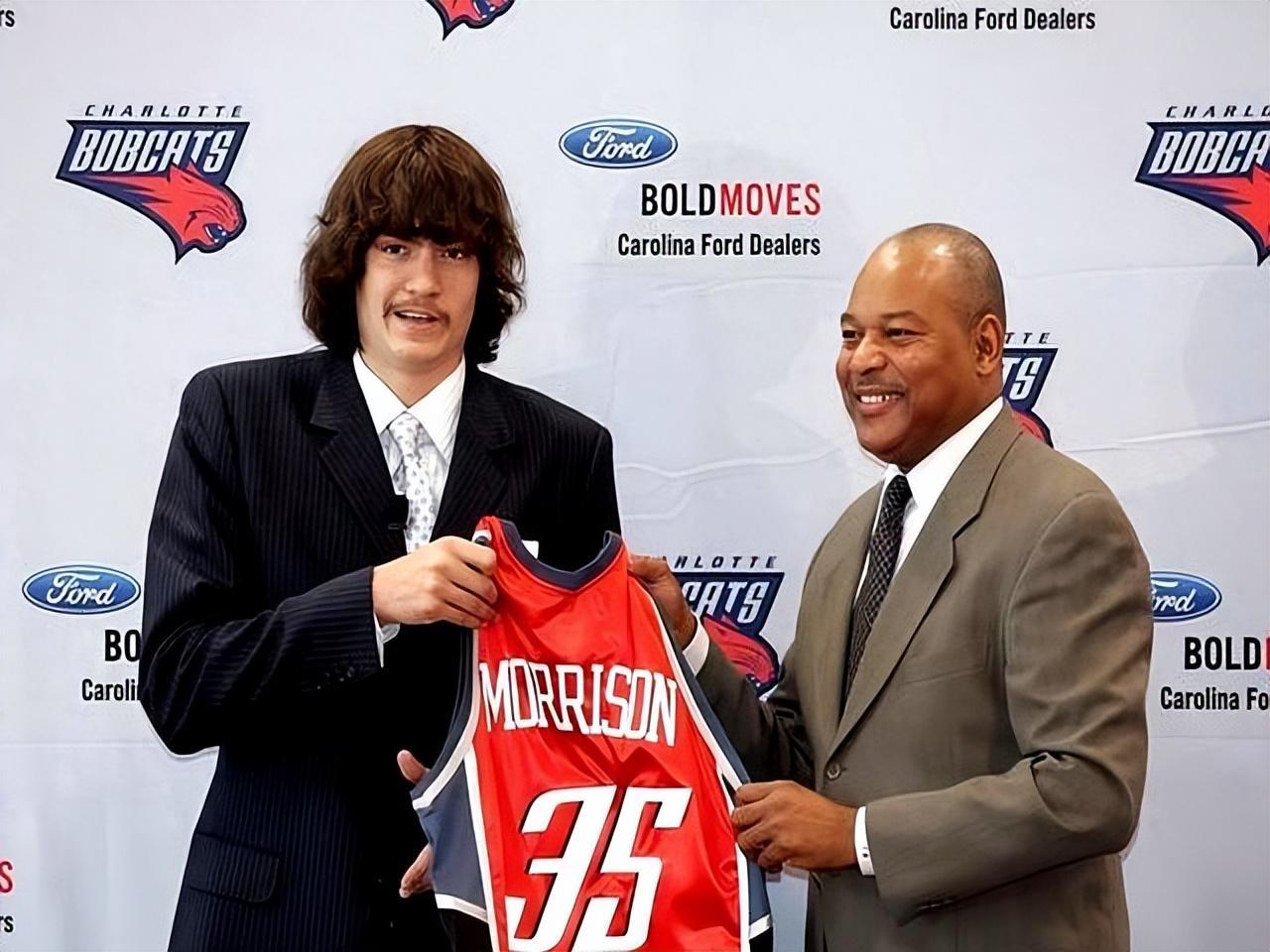 开云体育app-还记得他吗？NCAA的王者 被誉为大鸟二世 却只打了3年NBA光速消失