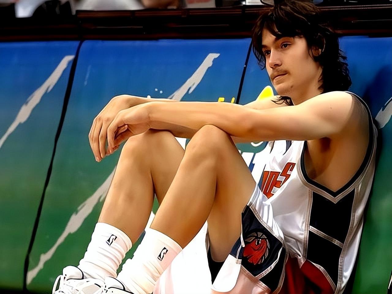 开云体育app-还记得他吗？NCAA的王者 被誉为大鸟二世 却只打了3年NBA光速消失