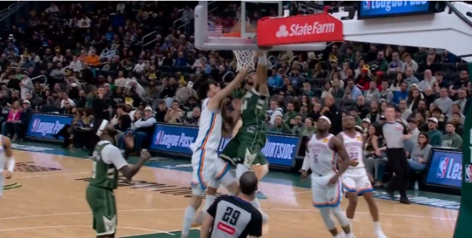 开云体育官网-亚历山大40+7+11雷霆大胜雄鹿 字母哥19+14+7隔扣霍姆格伦