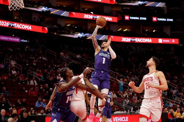 被压制！火箭命中7三分仍落后12分：申京6中1，杜兰特6分苦撑