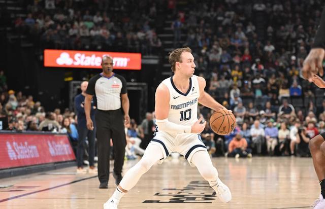 开云-湖人以微小代价换来肯纳德 这位三分王在詹东里身边有何种发挥？