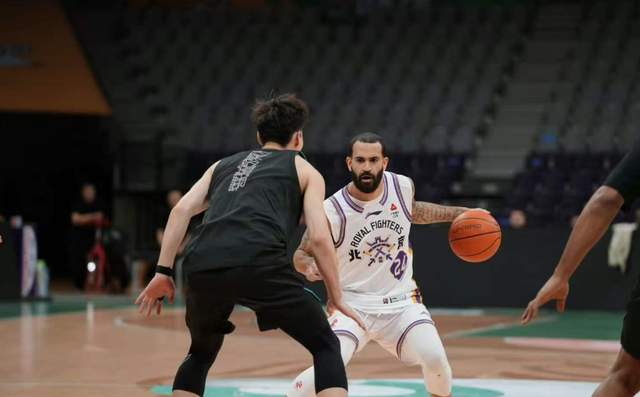 开云体育下载-辽宁男篮9分完胜！乌戈拿到2连胜，李晓旭爆发，俞泽辰12分