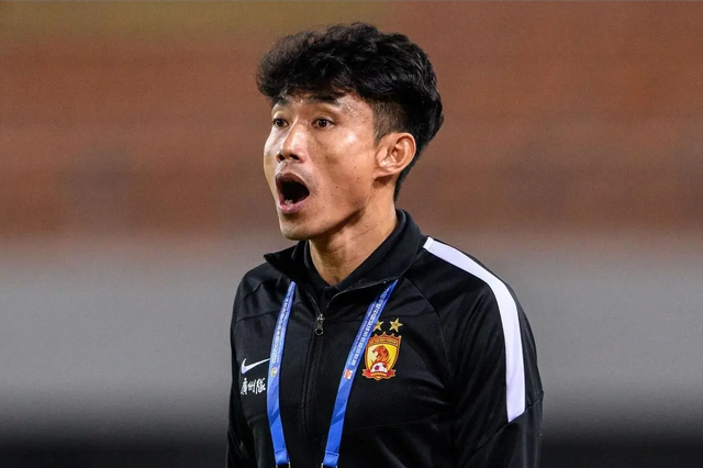 中超16强巡礼·青岛西海岸：郑智掌舵，青春风暴还能刮多久？