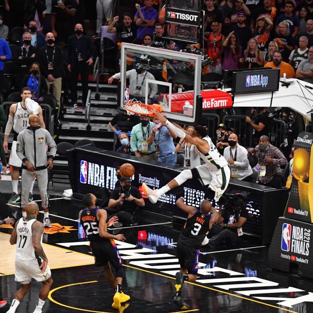 开云体育app-忘记三分和中投！字母哥提醒你制霸篮下永不过时