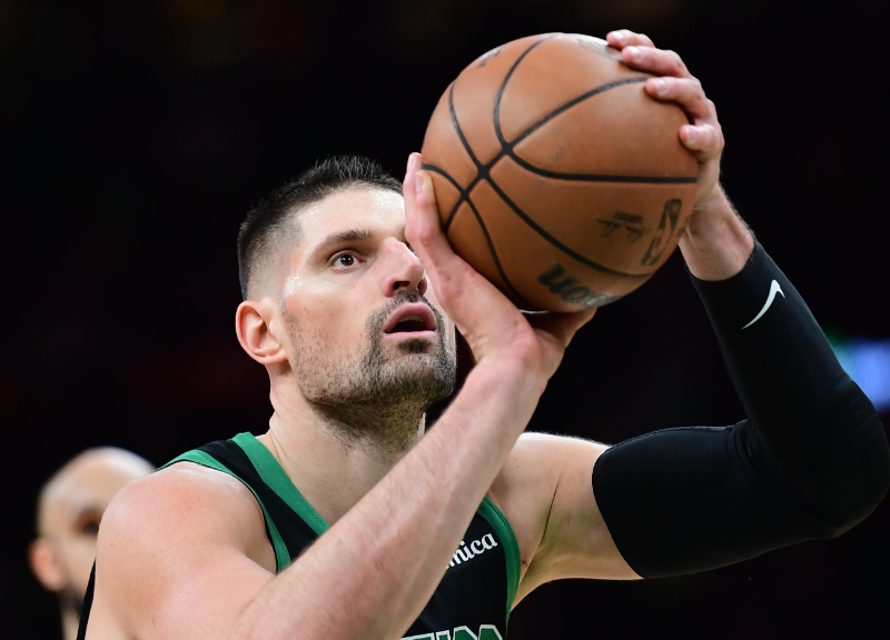 开云体育官网-突发！武切维奇仅107秒右手无名指骨折 绿军全明星中锋伤退